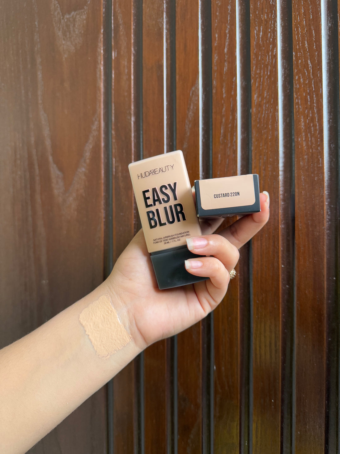 Huda Beauty Easy Blur Foundation