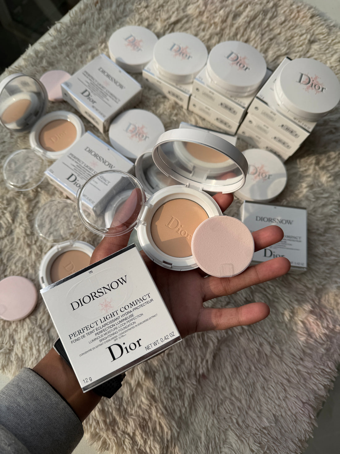 Diorsnow Compact Foundation Refill: Moisture-lock & Brightening