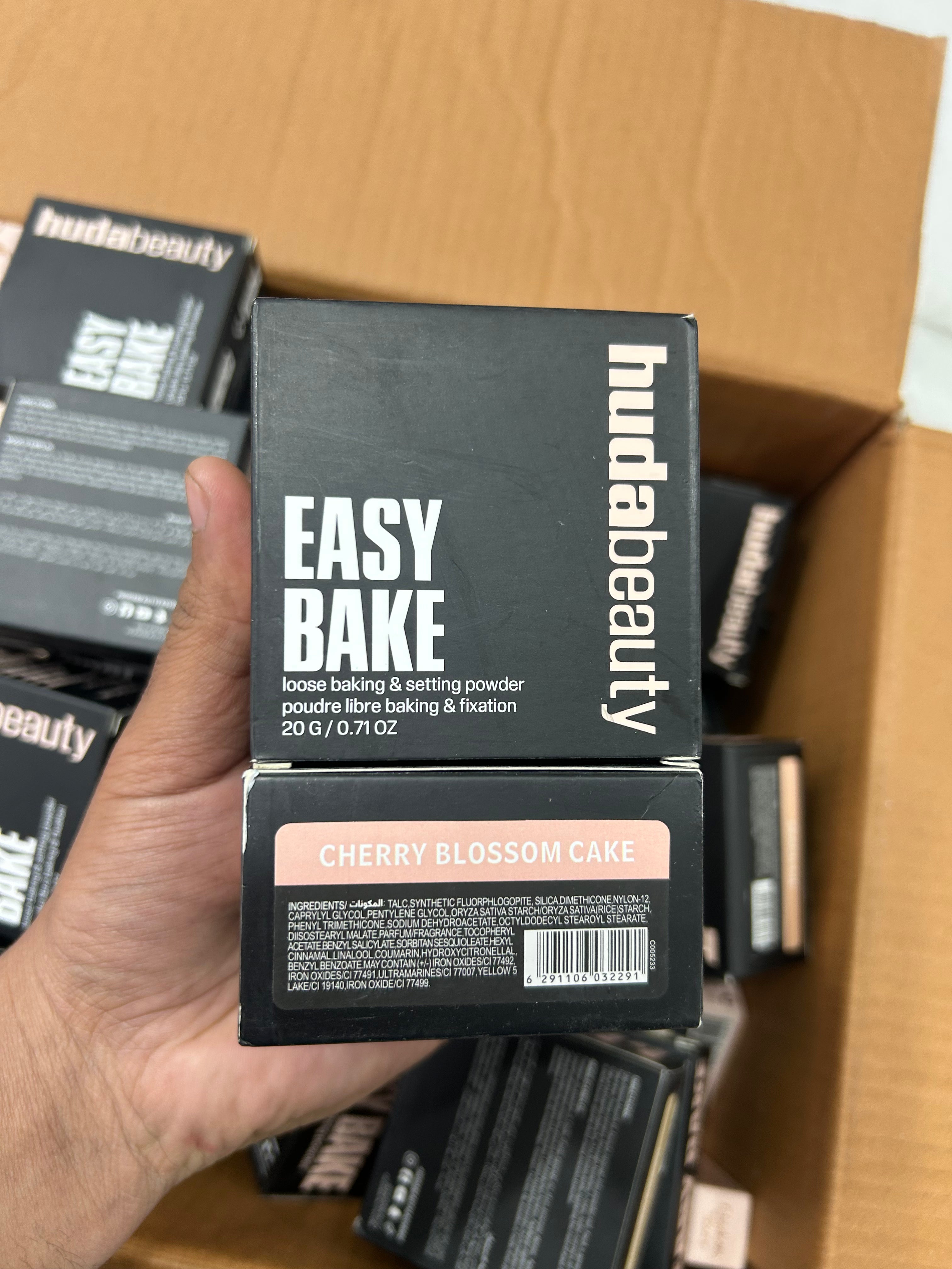 Huda Beauty Easy Bake Loose powder (Cherry blossom)