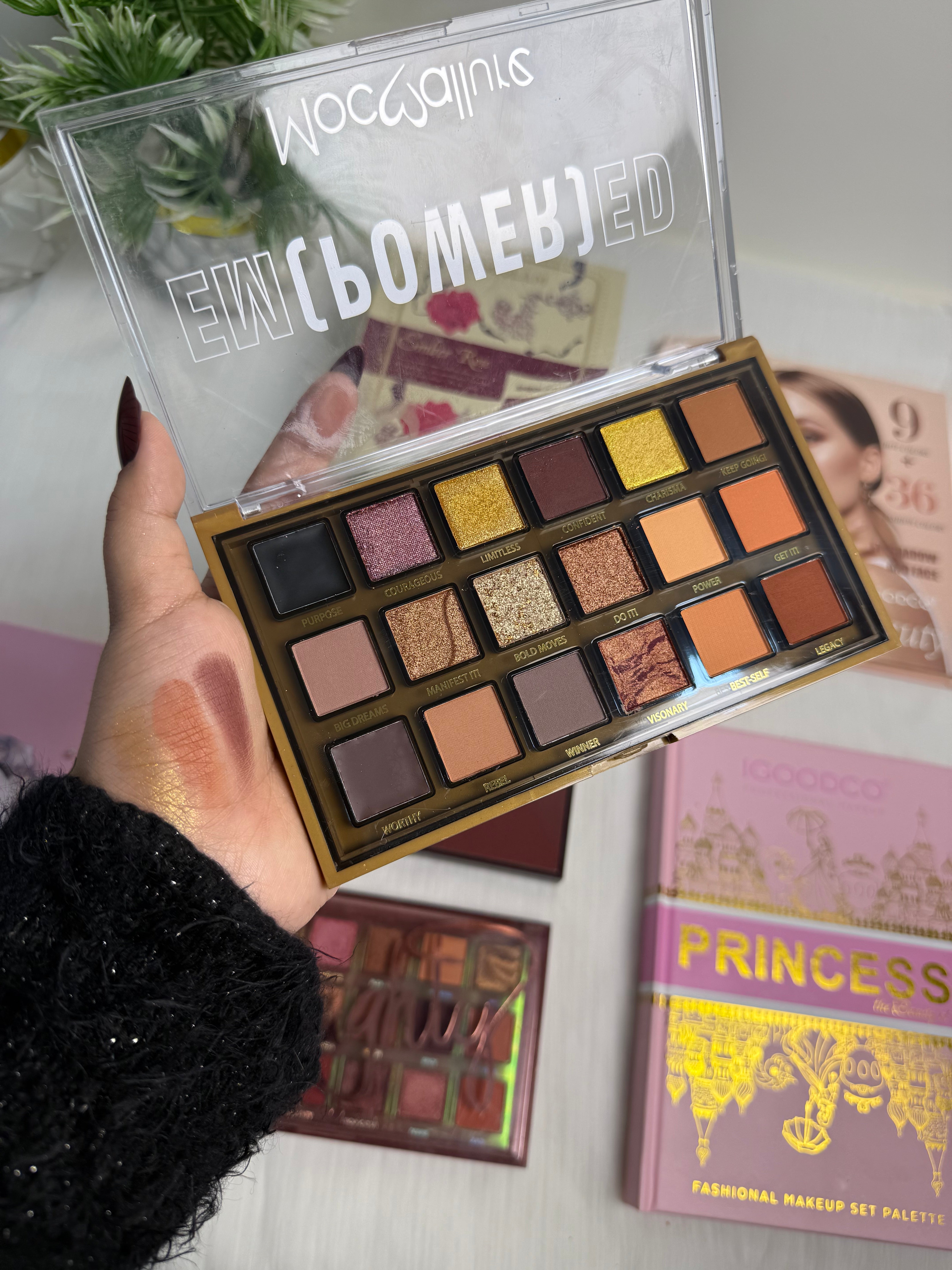 Mocallure Empower Eyeshadow Palette