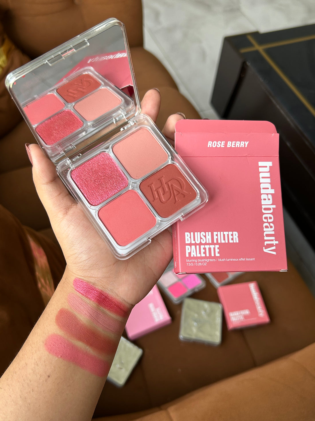 BLUSH FILTER BLURRING BLUSHLIGHTERS PALETTE - HUDA BEAUTY