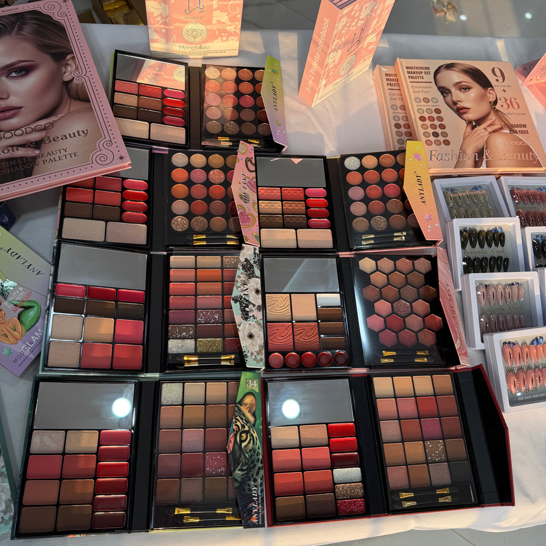 Anylady Makeup Palette + Nails set gift