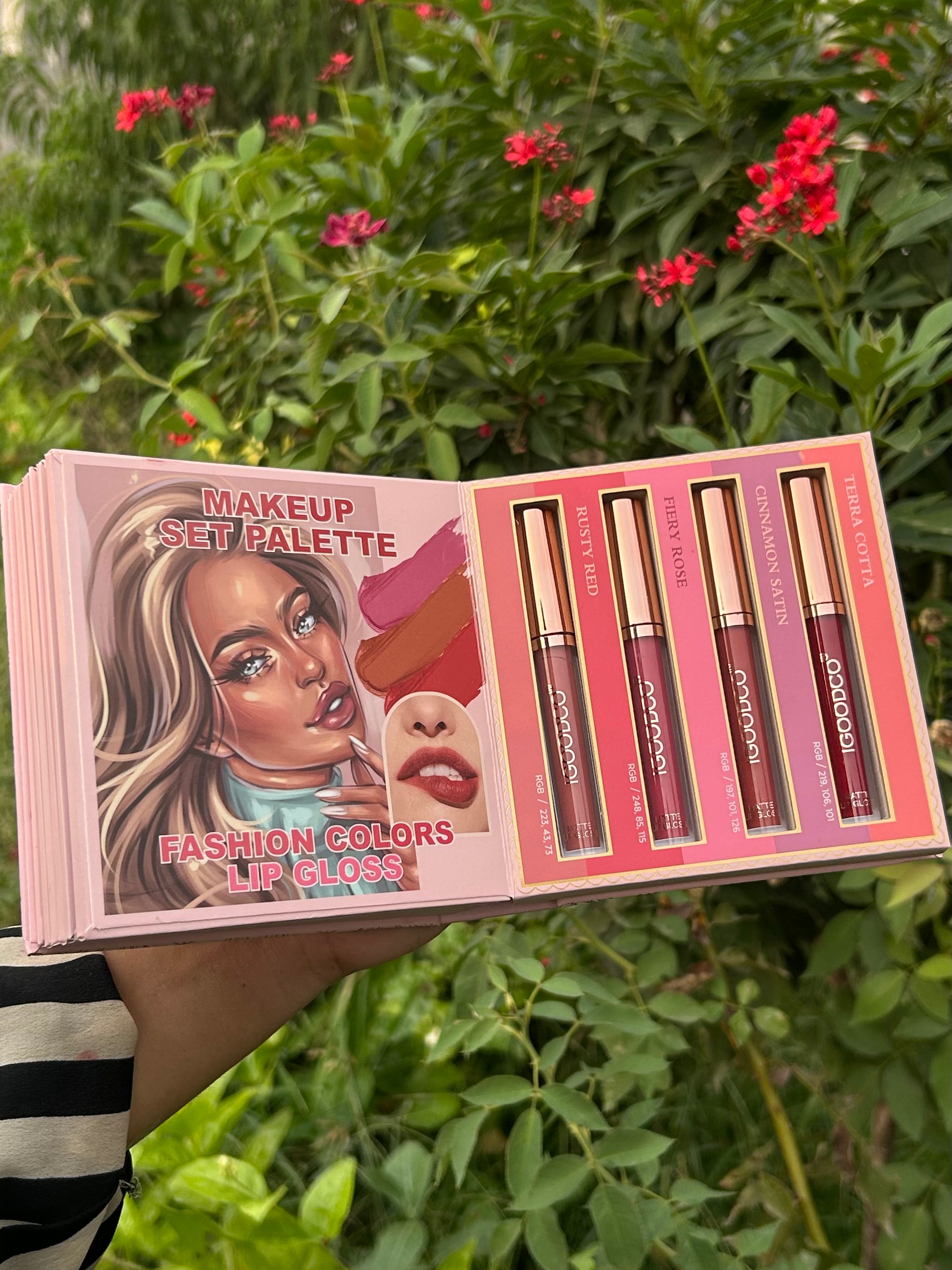 IGOODCO charming makeup set ( 7 pages )