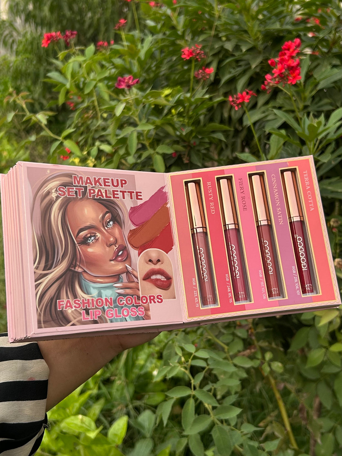 IGOODCO charming makeup set ( 7 pages )