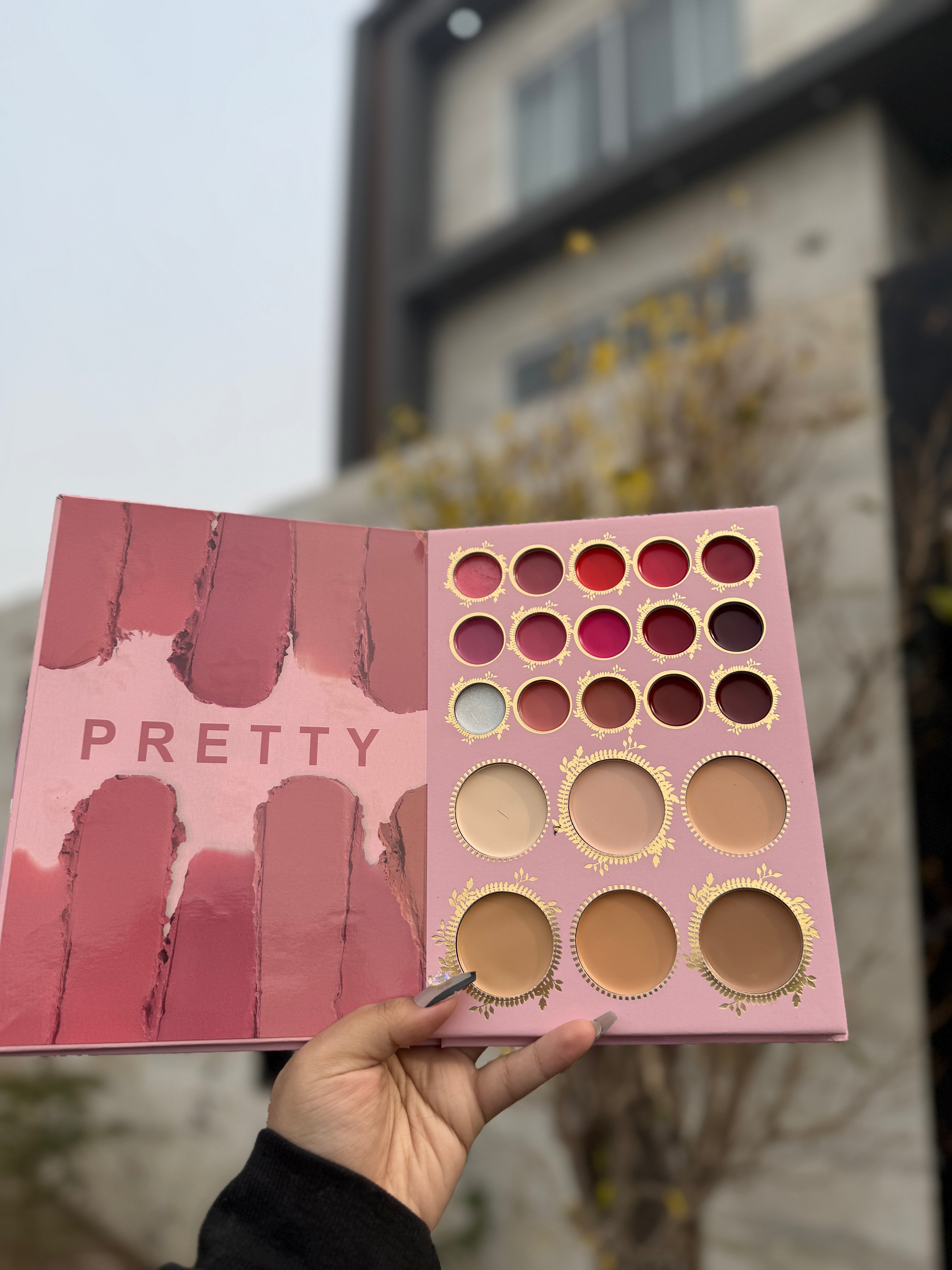 IGOODCO PROFESSIONAL MAKUP BOOK PALETTE