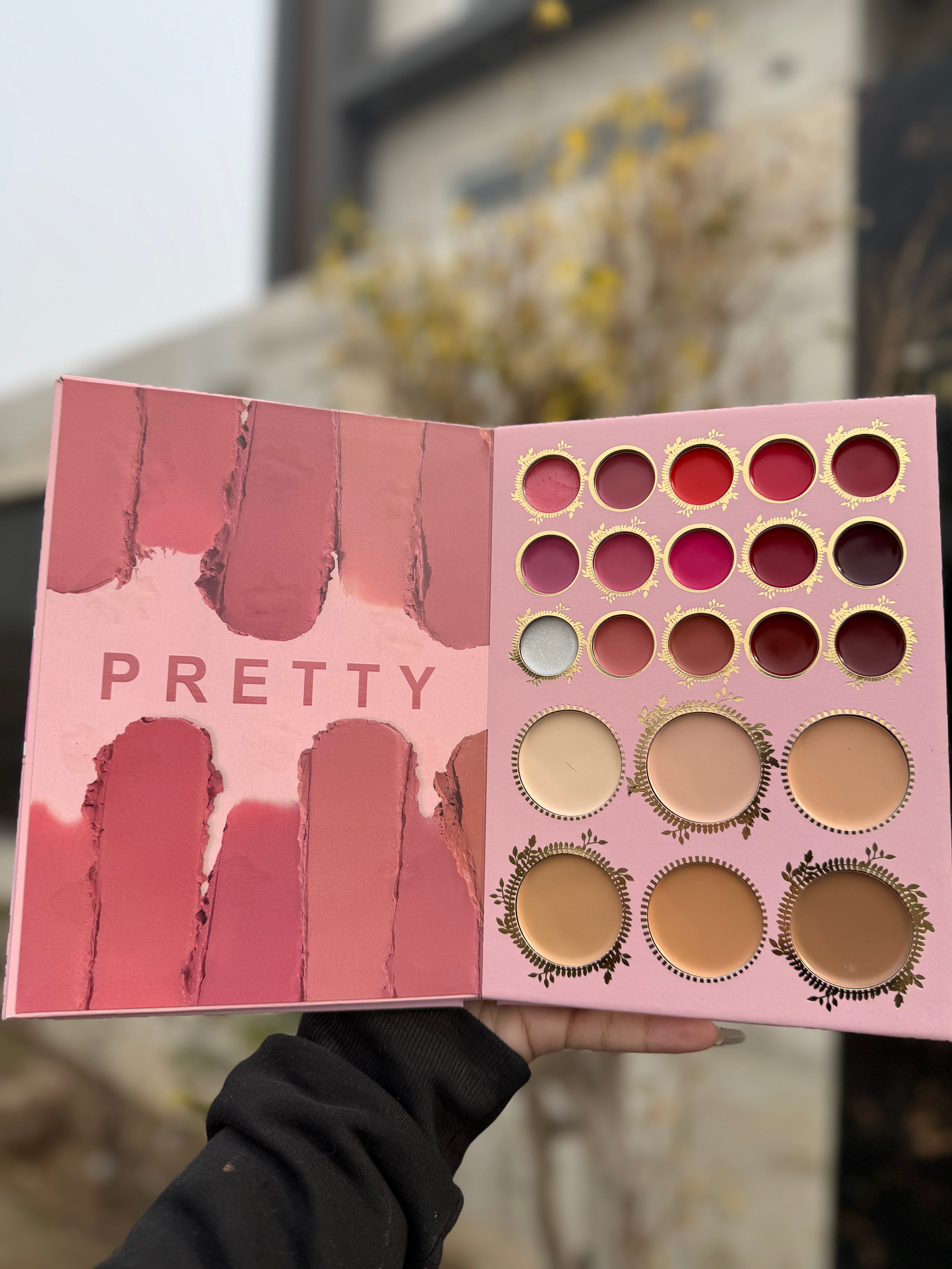 IGOODCO PROFESSIONAL MAKUP BOOK PALETTE