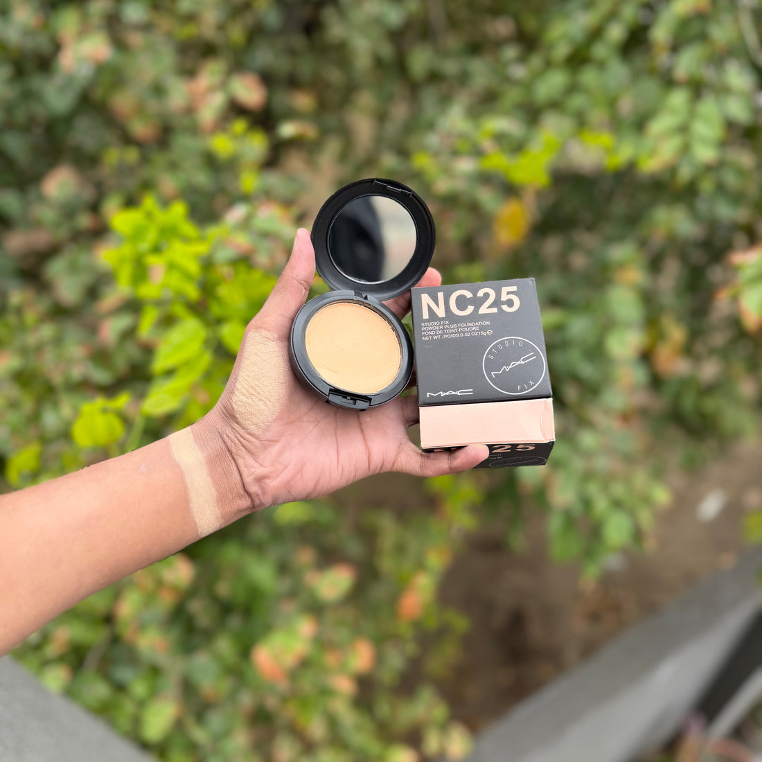 Mac Studio fix powder plus foundation (new pakaging of MAC )
