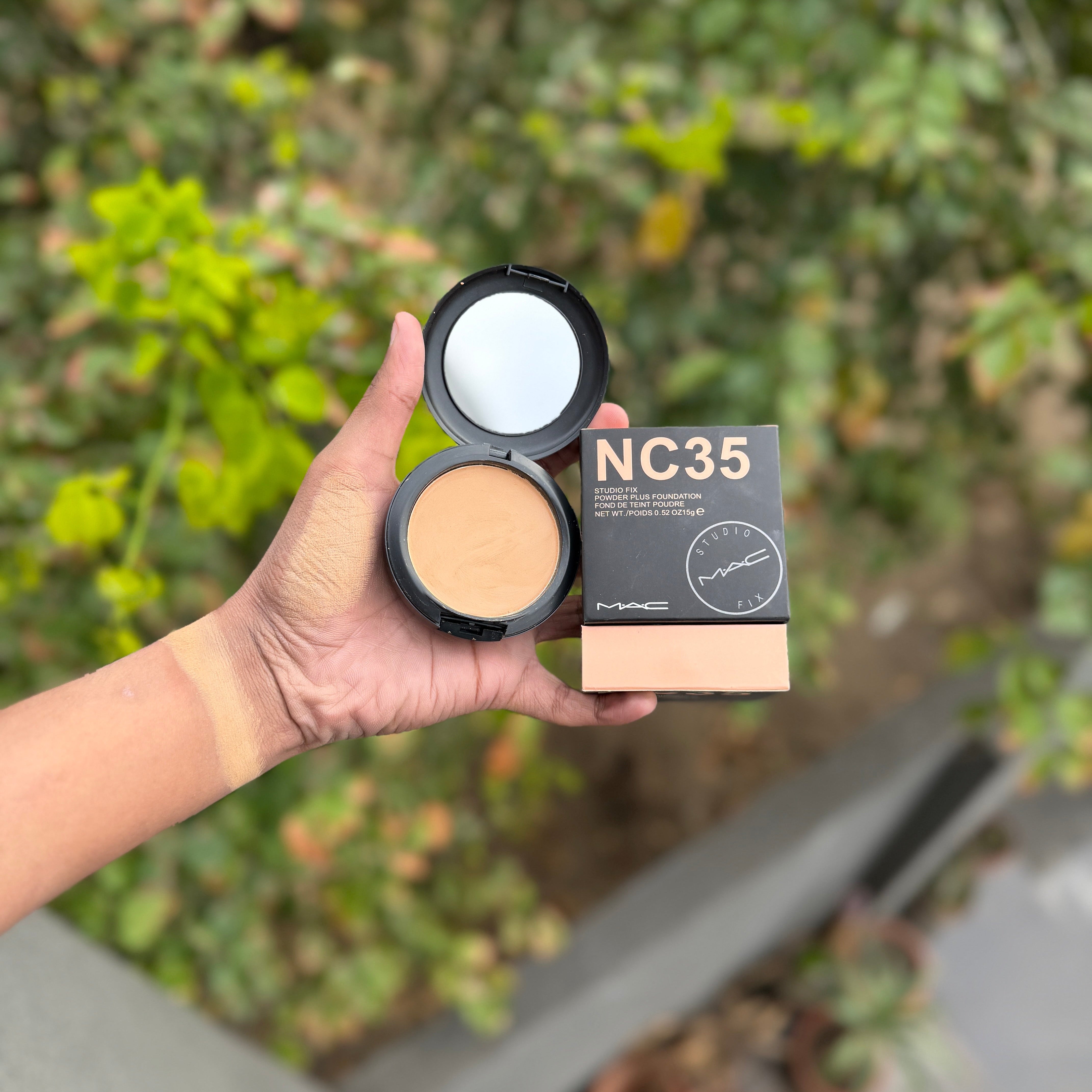 Mac Studio fix powder plus foundation (new pakaging of MAC )