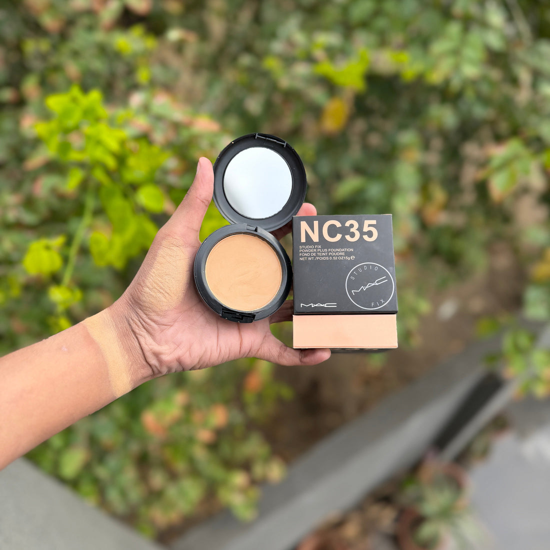 Mac Studio fix powder plus foundation (new pakaging of MAC )