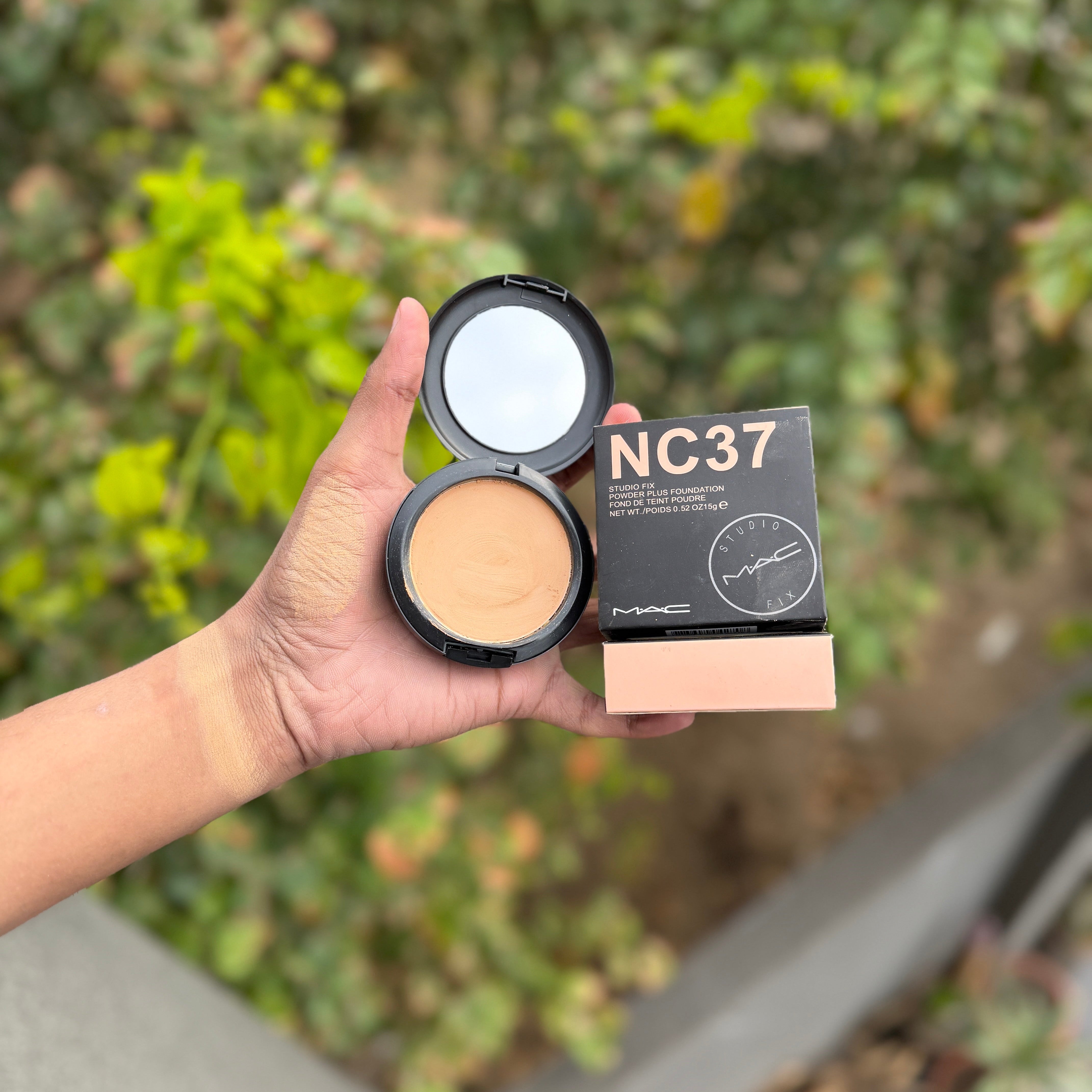 Mac Studio fix powder plus foundation (new pakaging of MAC )