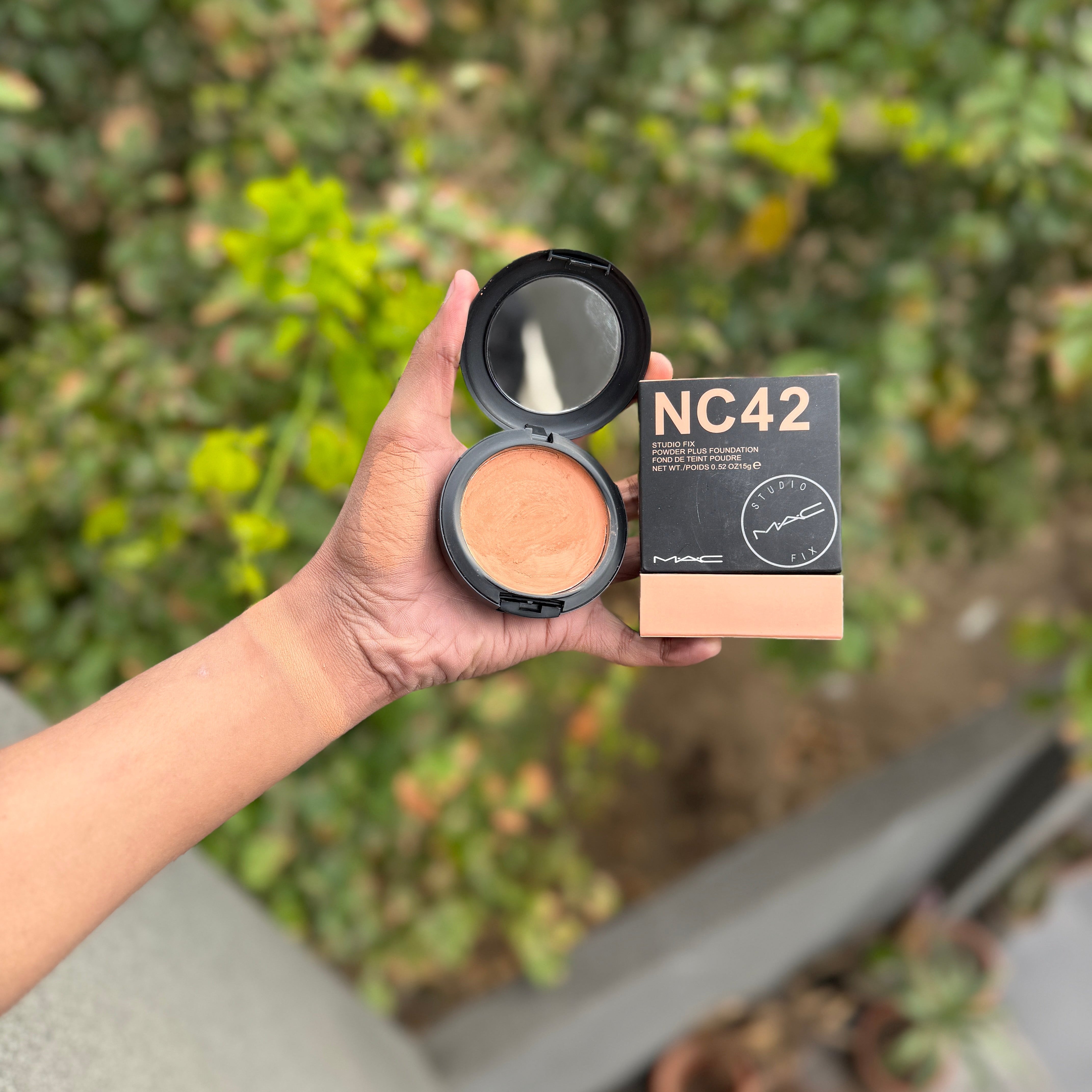 Mac Studio fix powder plus foundation (new pakaging of MAC )