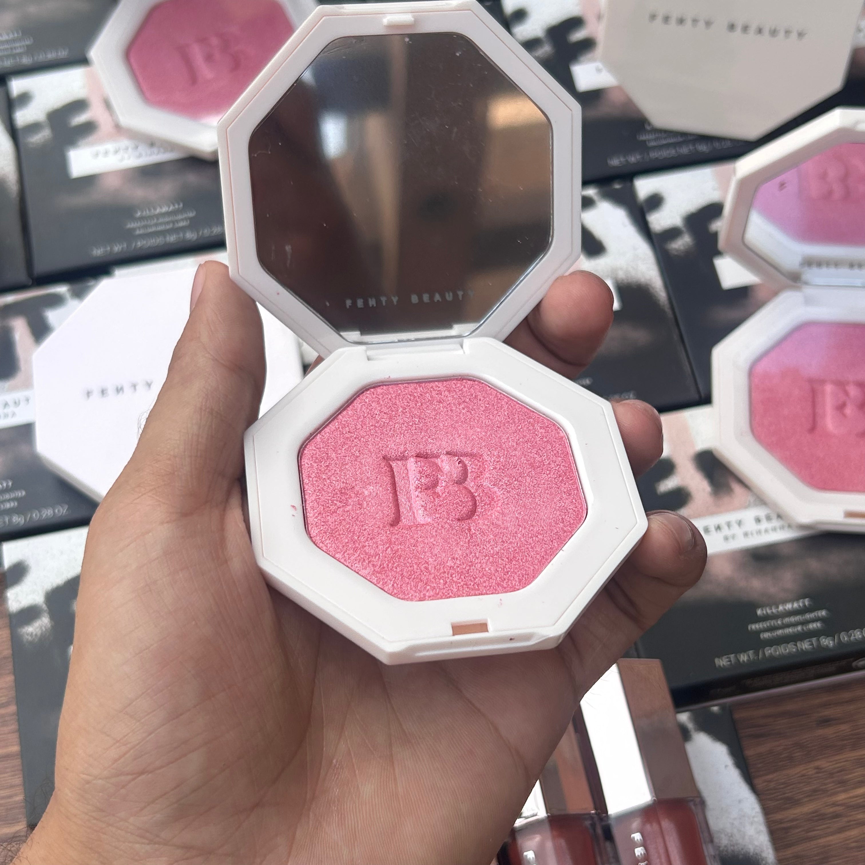 Fenty Beauty by Rihanna Killawatt Freestyle Highlighter
