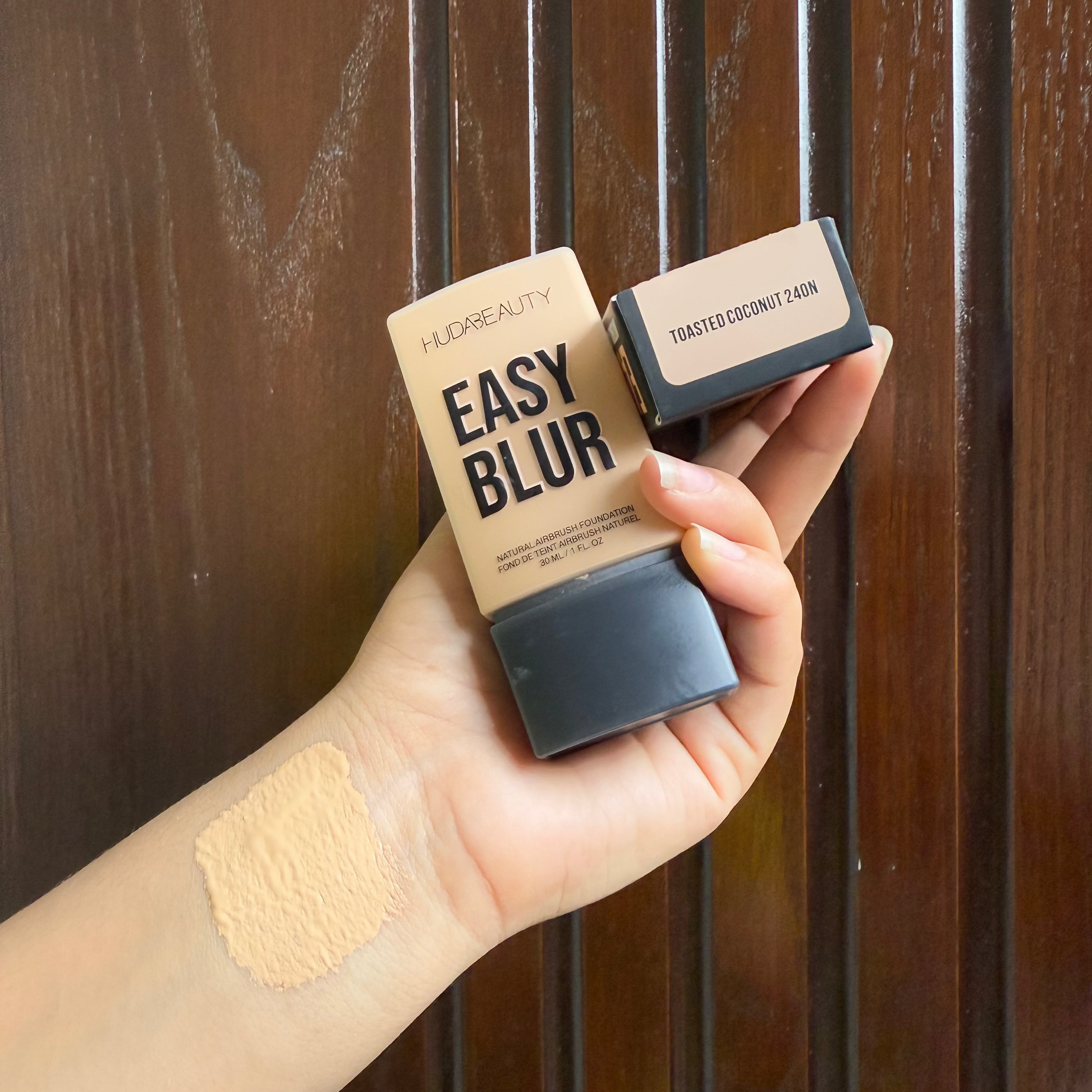 Huda Beauty Easy Blur Foundation