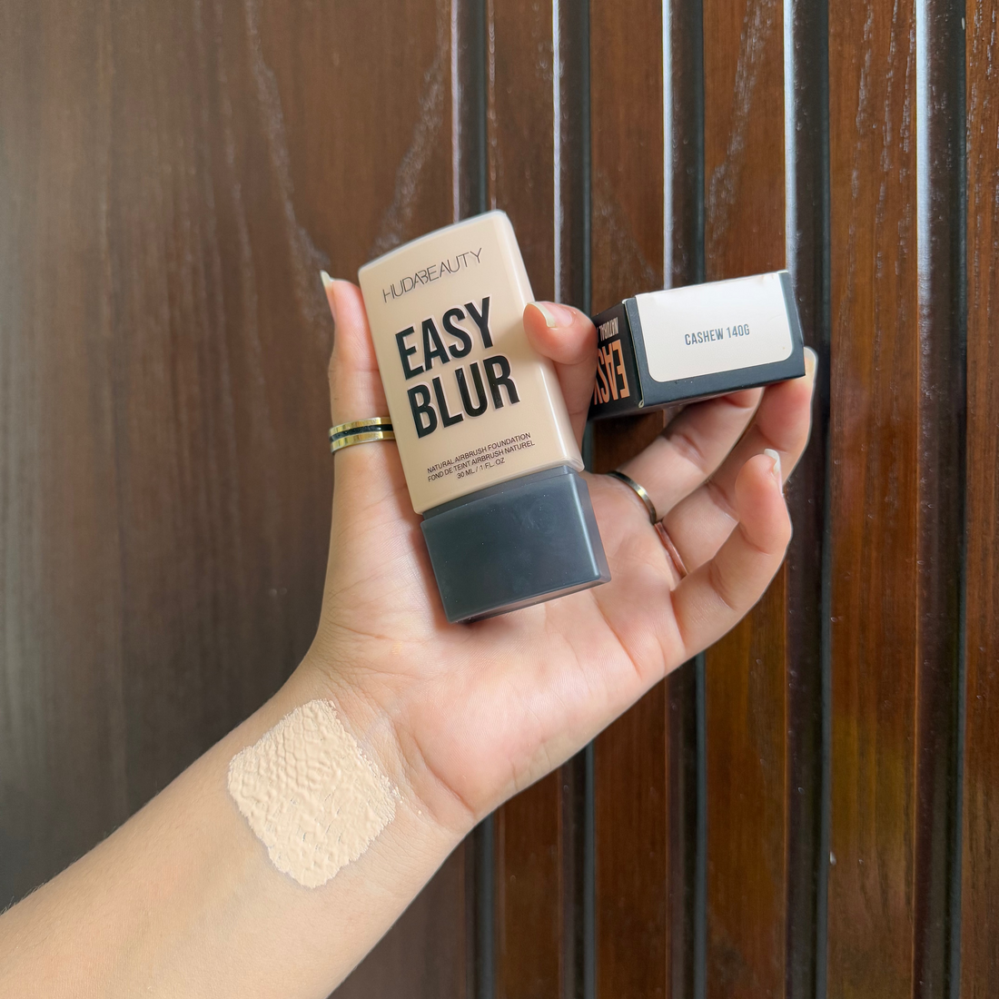 Huda Beauty Easy Blur Foundation