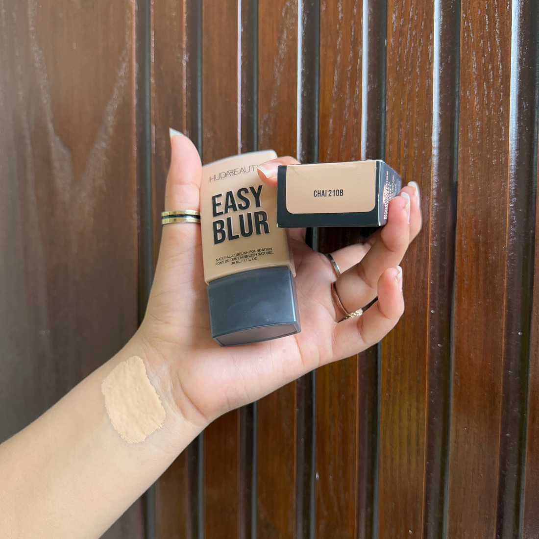 Huda Beauty Easy Blur Foundation