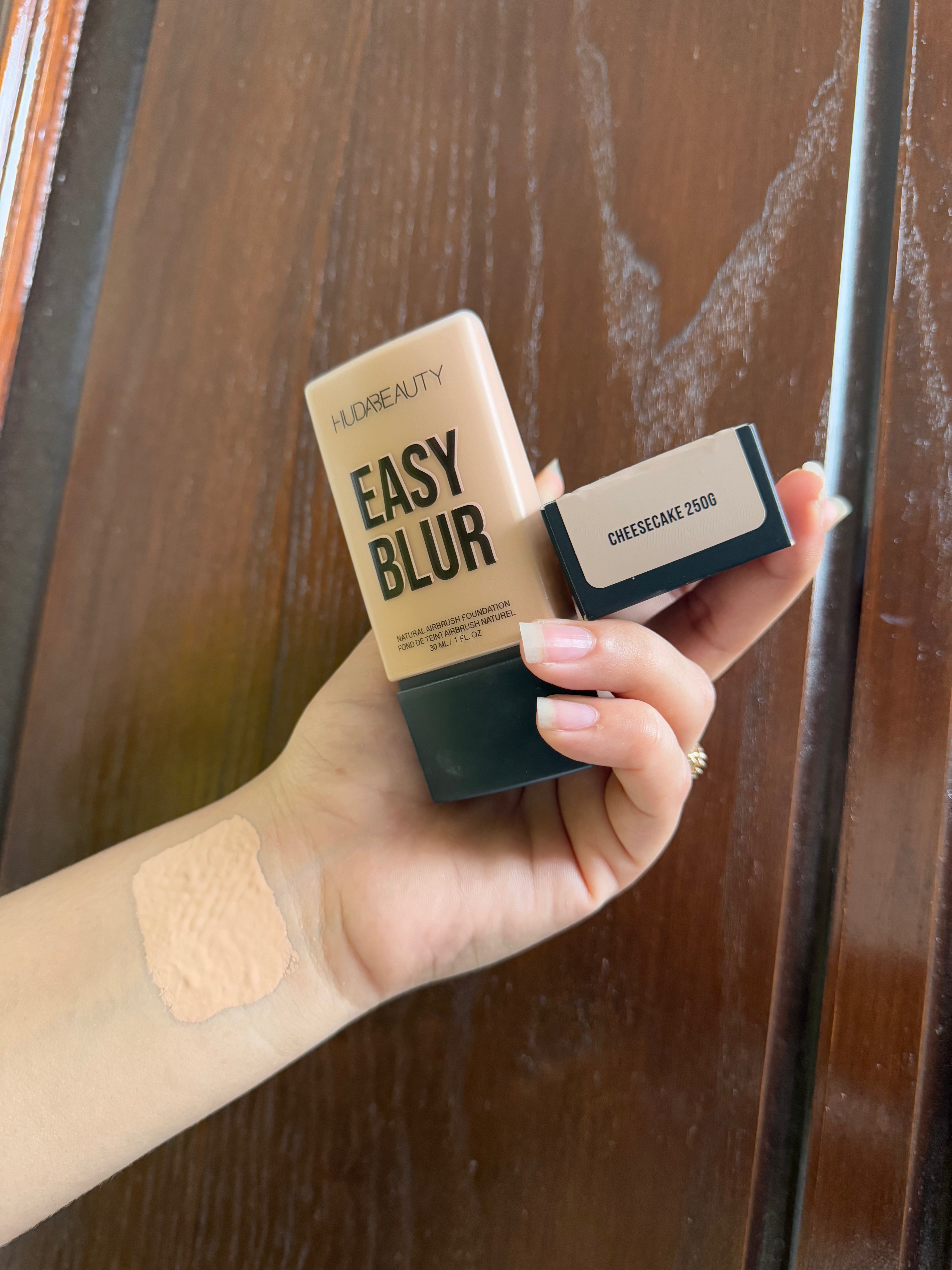 Huda Beauty Easy Blur Foundation