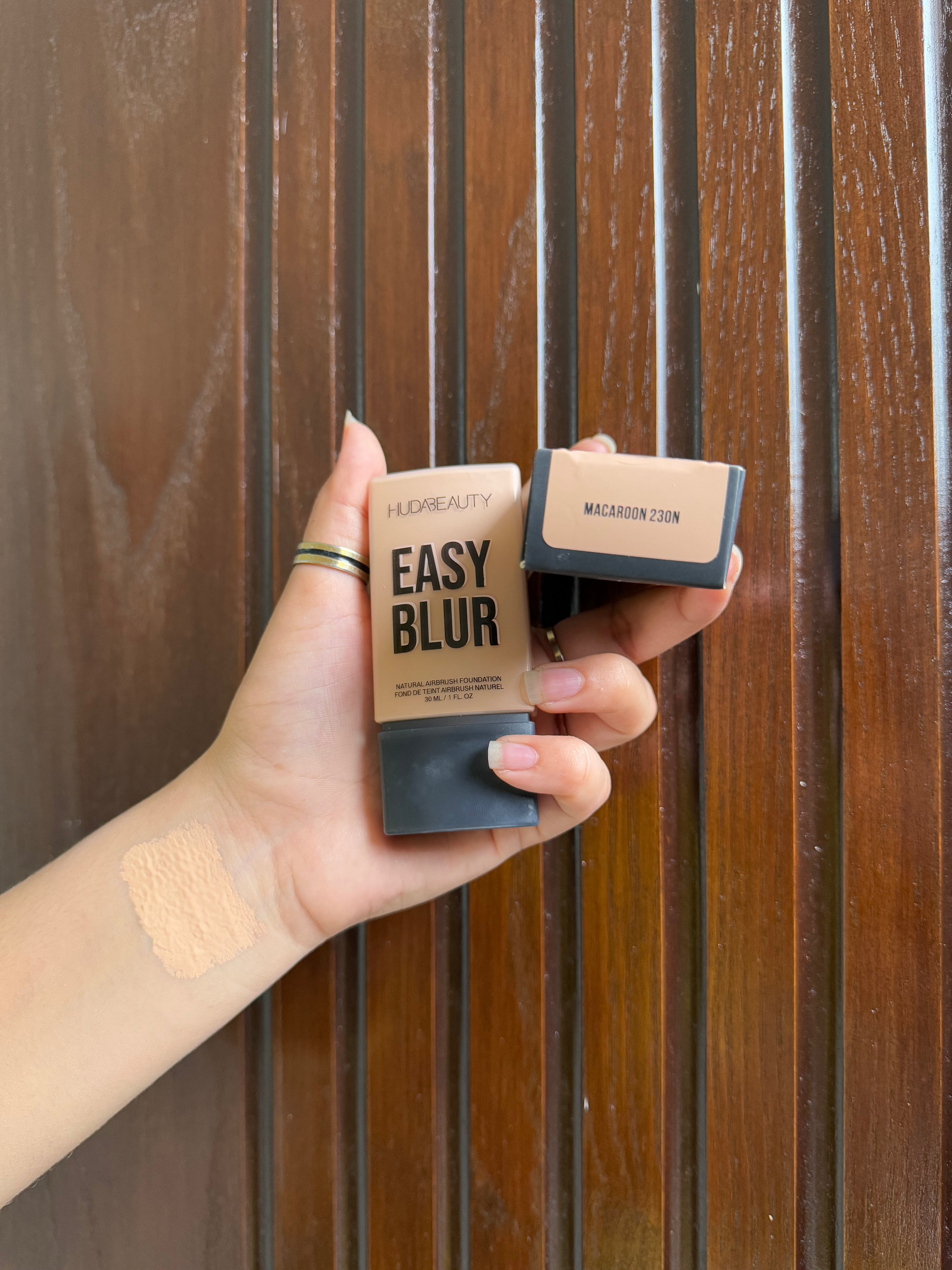 Huda Beauty Easy Blur Foundation