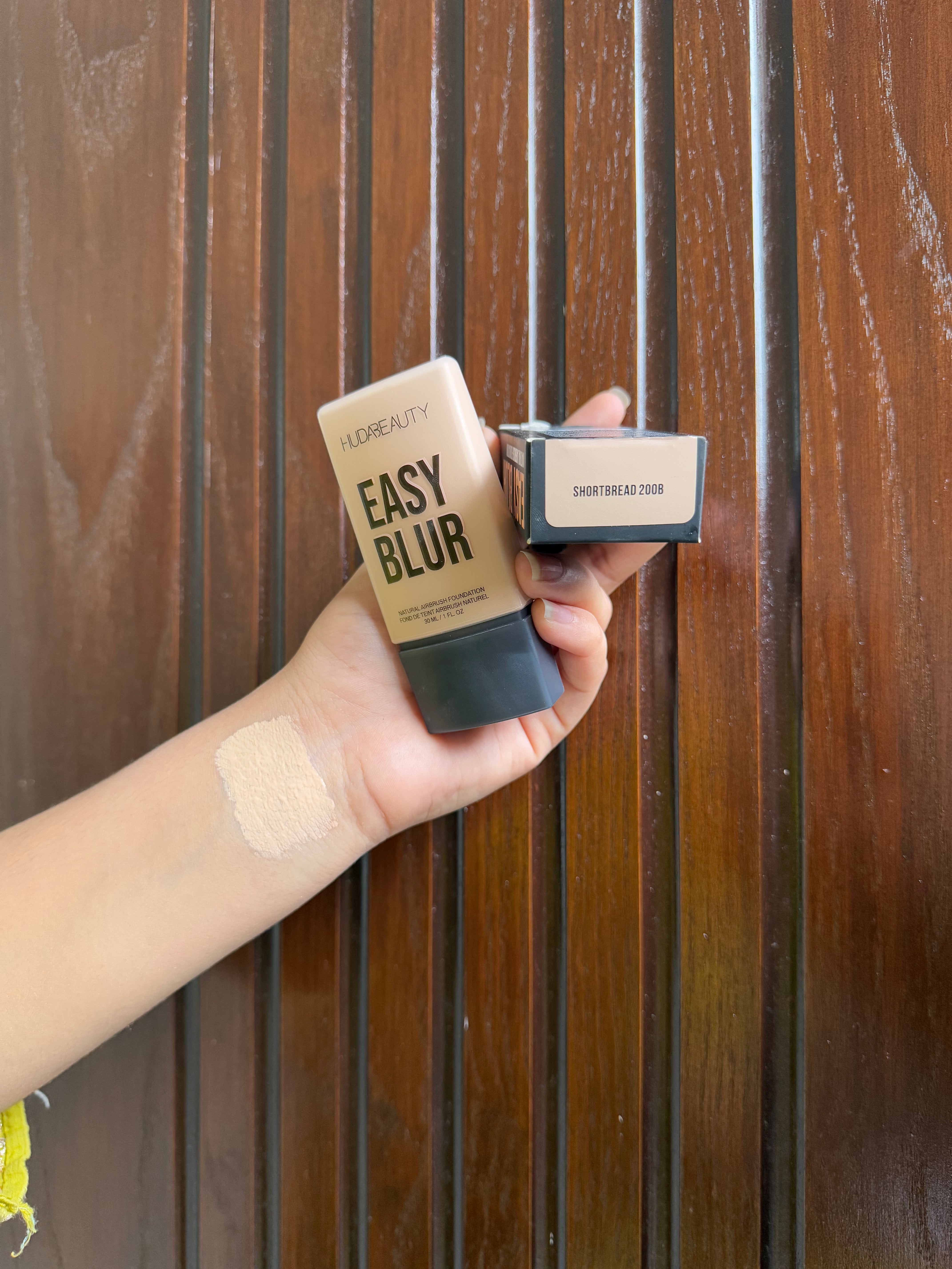 Huda Beauty Easy Blur Foundation